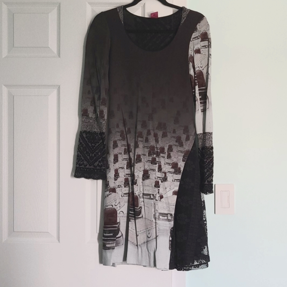 Save the Queen dress size M